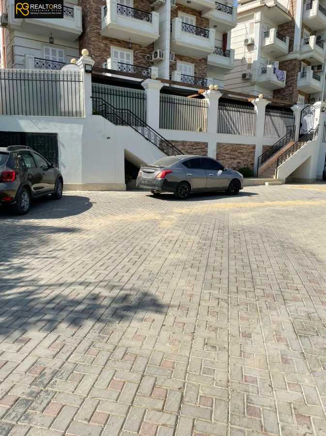 https://aqarmap.com.eg/ar/listing/6177988-for-sale-cairo-6th-of-october-featured-neighborhood-first-touristic-village-el-shaheed-mohammed-abdul-latif-alshimi-st