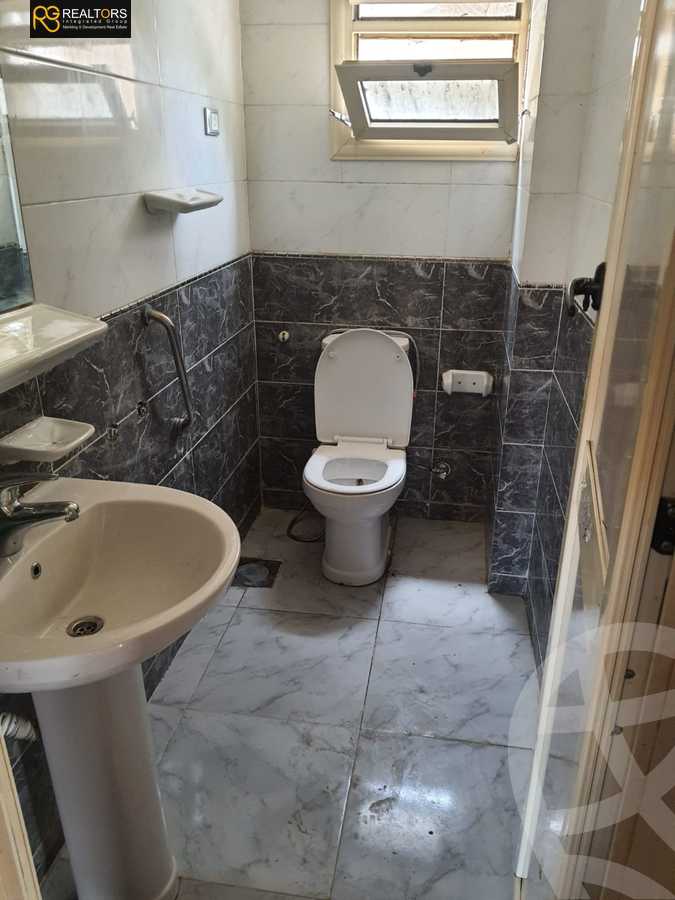 https://aqarmap.com.eg/ar/listing/6194377-for-sale-cairo-6th-of-october-featured-neighborhood-el-motamayez-neighborhood-al-moshir-ahmed-ismail-al-akid-ibrahim-abdo-st