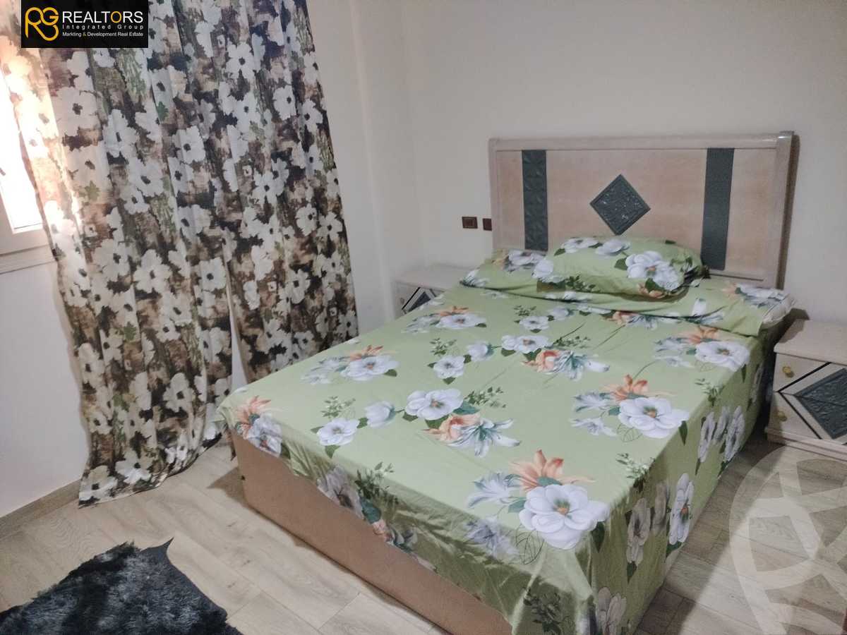 https://aqarmap.com.eg/en/listing/6249908-for-sale-cairo-el-sheikh-zayed-city-compounds-el-yasmeen-compound