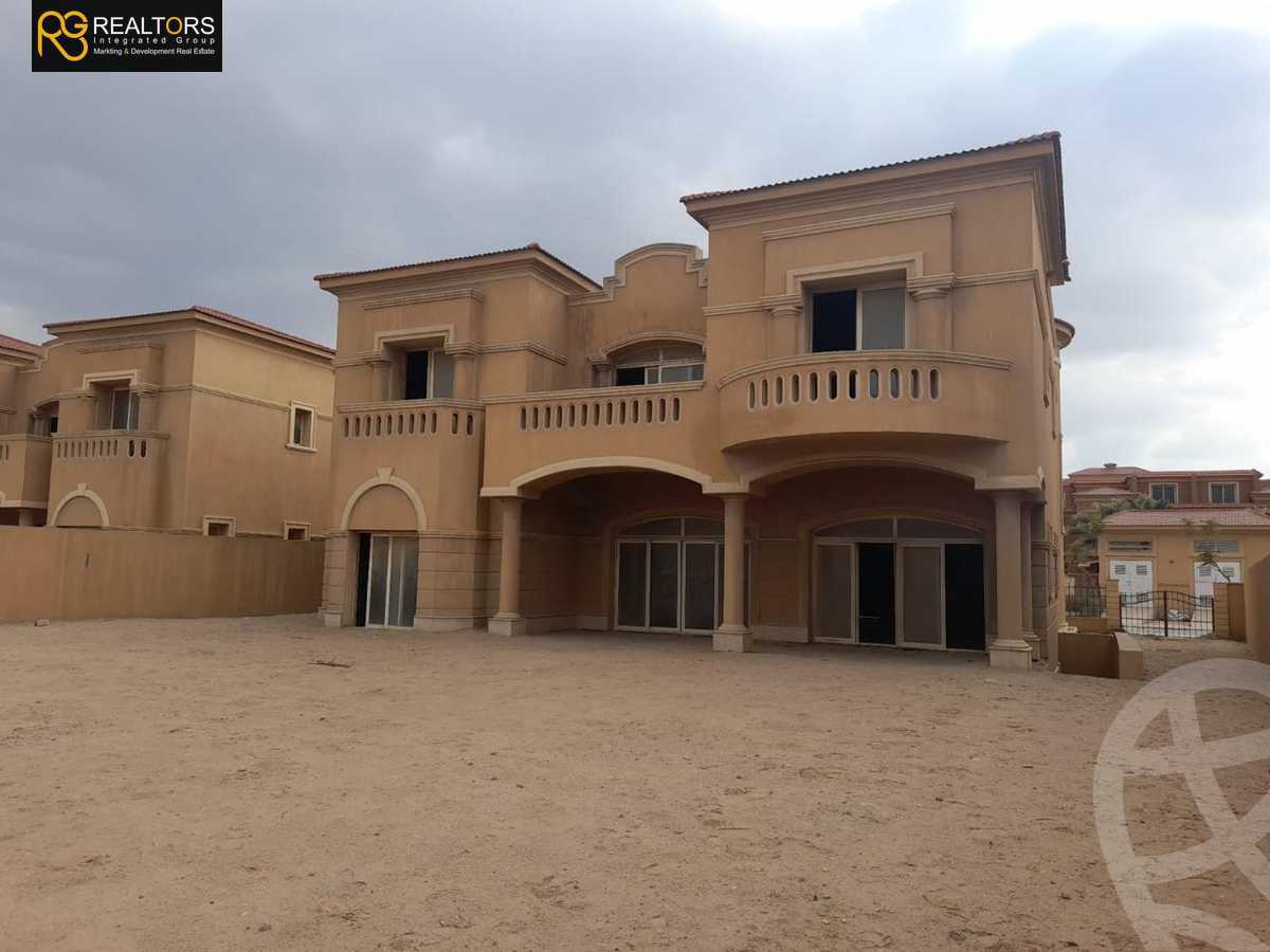 https://aqarmap.com.eg/en/listing/6256546-for-sale-cairo-el-sheikh-zayed-city-compounds-royal-meadows