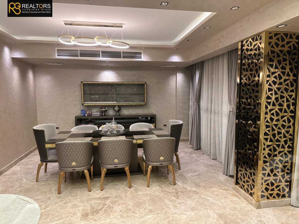 https://aqarmap.com.eg/ar/listing/6258894-for-sale-cairo-el-sheikh-zayed-city-compounds-royal-city