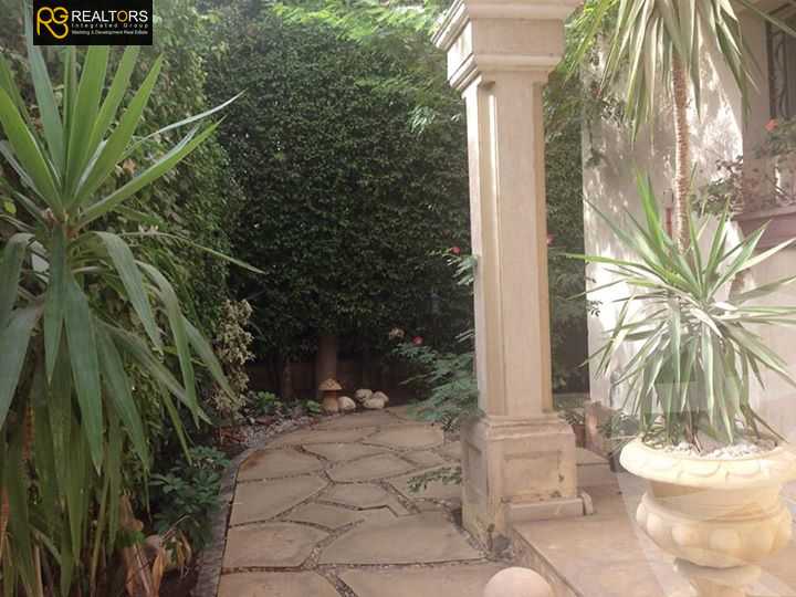 https://aqarmap.com.eg/en/listing/6290058-for-sale-cairo-6th-of-october-compounds-royal-hills