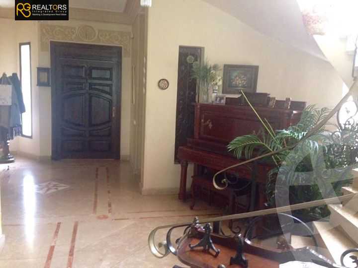 https://aqarmap.com.eg/ar/listing/6291592-for-sale-cairo-6th-of-october-compounds-royal-hills