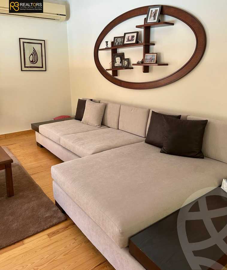 https://aqarmap.com.eg/en/listing/6376269-for-sale-cairo-6th-of-october-compounds-royal-hills