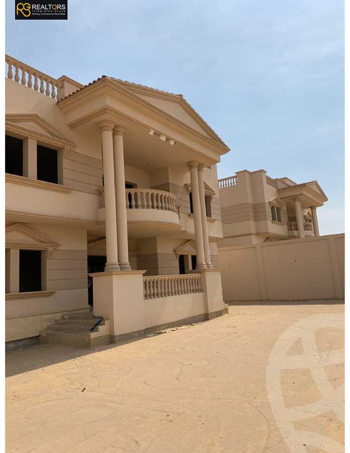 https://aqarmap.com.eg/en/listing/6484521-for-sale-cairo-el-sheikh-zayed-city-compounds-royal-city