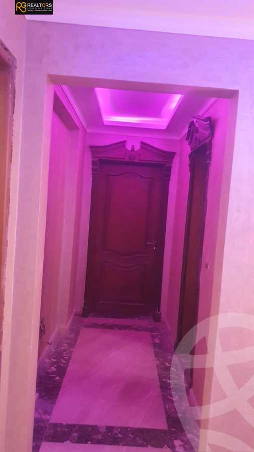 https://aqarmap.com.eg/en/listing/6485494-for-sale-cairo-el-sheikh-zayed-city-compounds-royal-city
