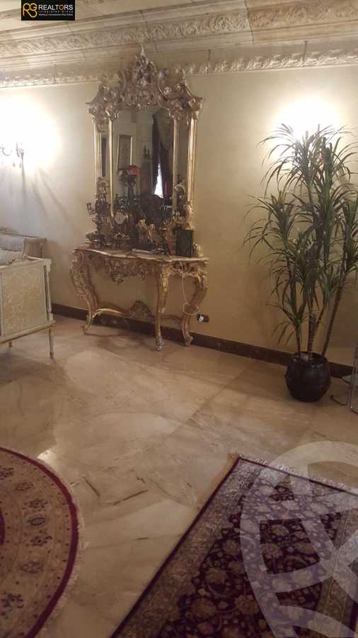 https://aqarmap.com.eg/en/listing/6495154-for-sale-cairo-el-sheikh-zayed-city-compounds-royal-city