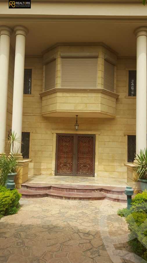 https://aqarmap.com.eg/en/listing/6495154-for-sale-cairo-el-sheikh-zayed-city-compounds-royal-city