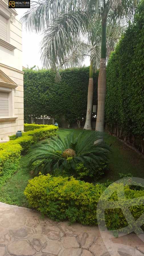 https://aqarmap.com.eg/en/listing/6495154-for-sale-cairo-el-sheikh-zayed-city-compounds-royal-city