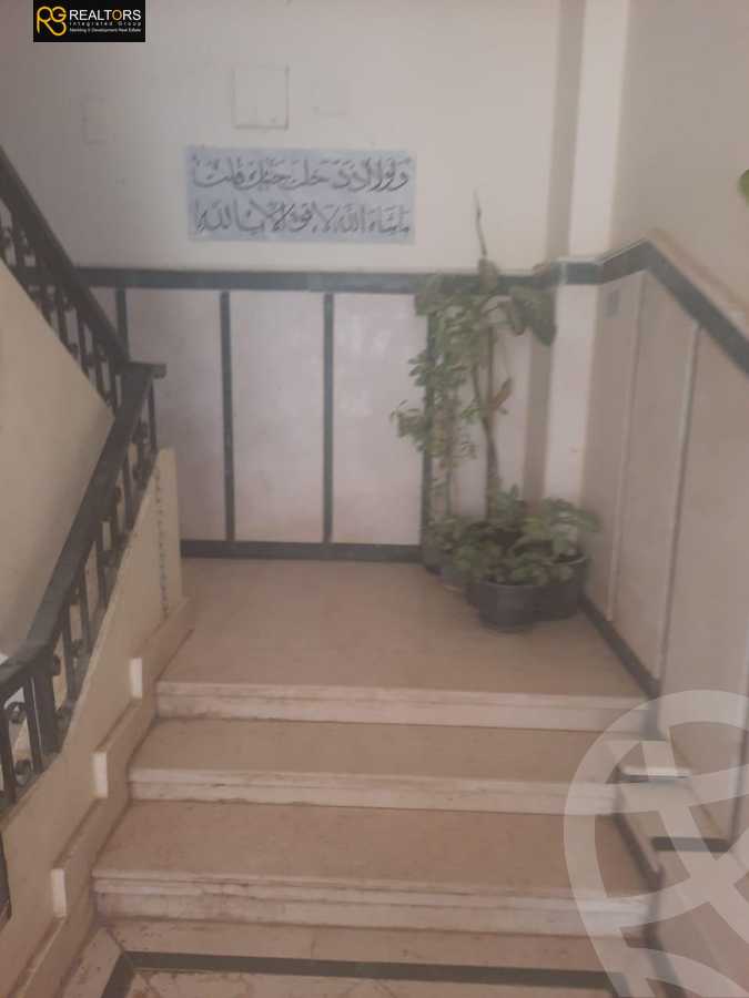 https://aqarmap.com.eg/ar/listing/6576205-for-sale-cairo-6th-of-october-el-ahyaa-neighborhood-2nd-divided-from-al-kafrawei-st