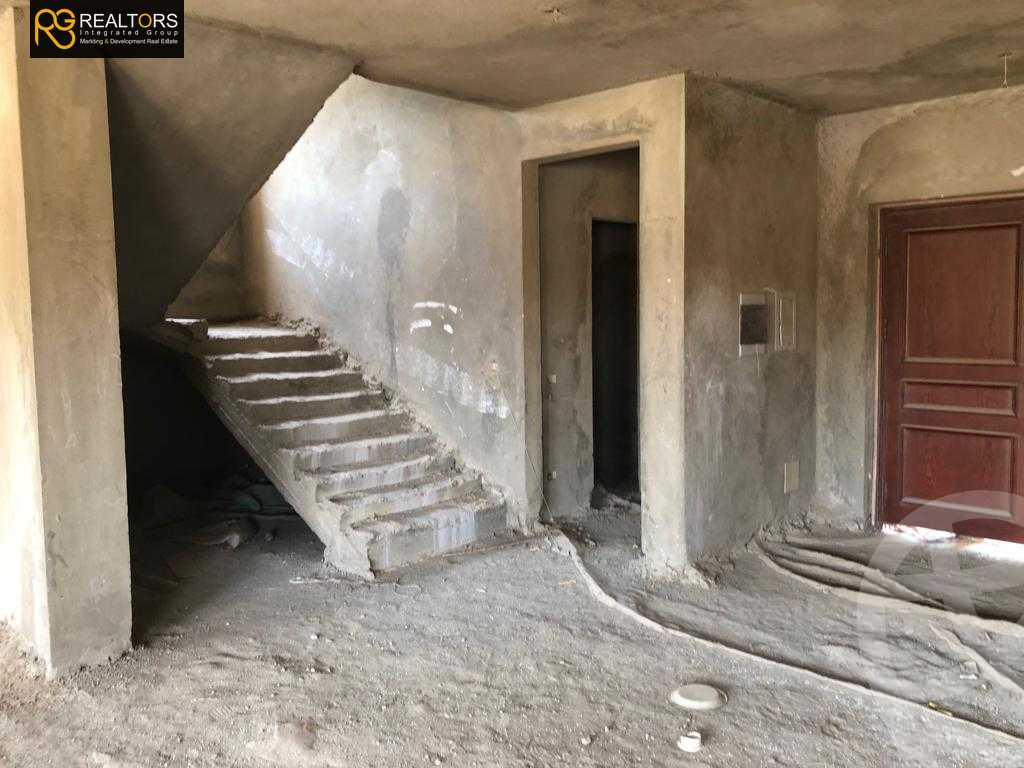 https://aqarmap.com.eg/ar/listing/6590569-for-sale-cairo-el-sheikh-zayed-city-compounds-royal-city