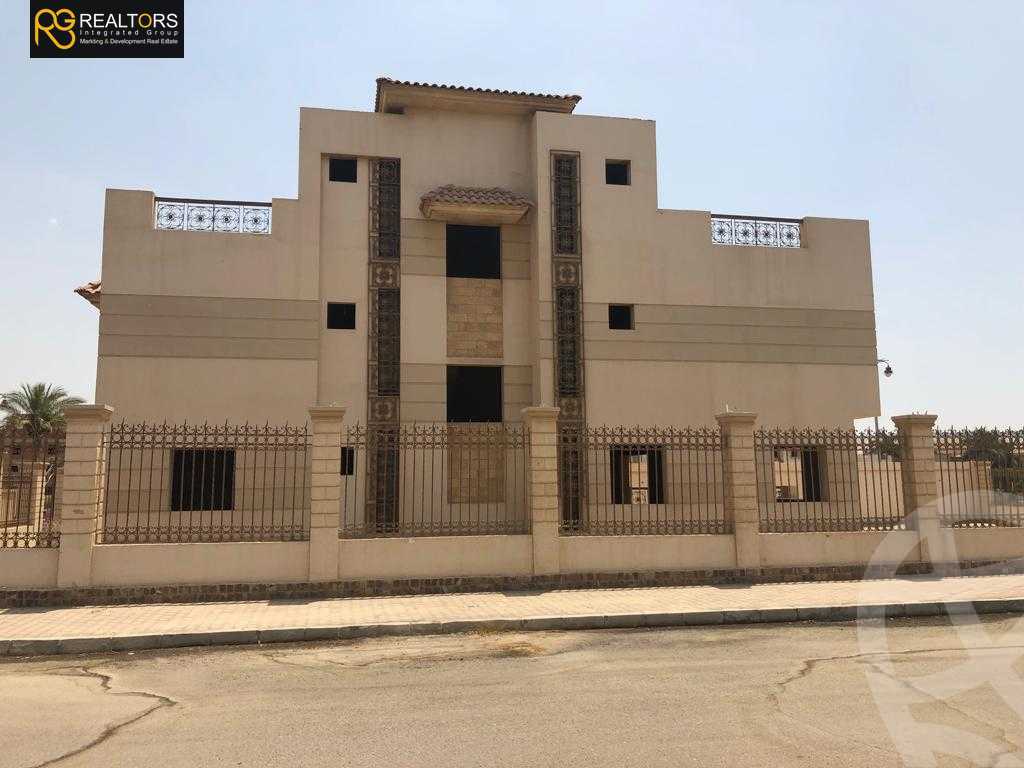https://aqarmap.com.eg/ar/listing/6590569-for-sale-cairo-el-sheikh-zayed-city-compounds-royal-city