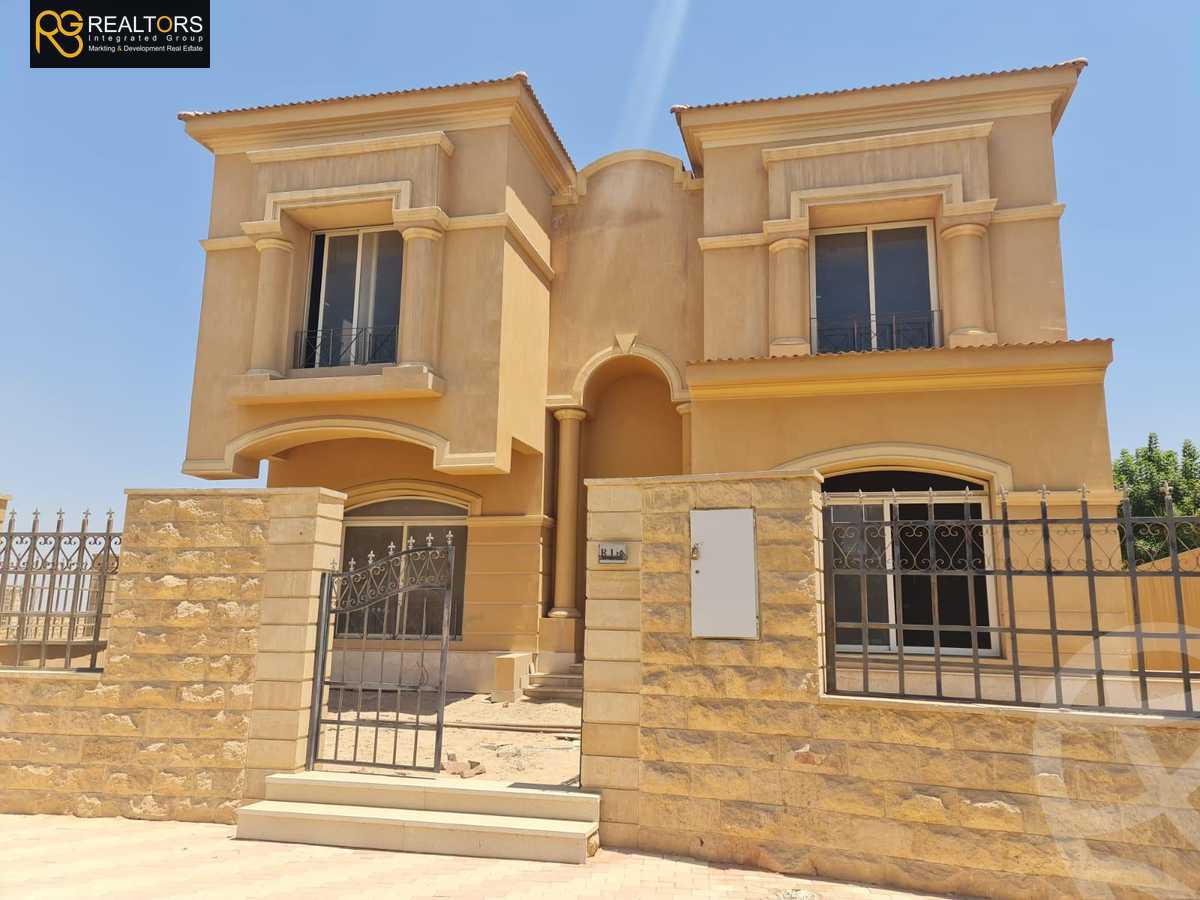 https://aqarmap.com.eg/en/listing/6592653-for-sale-cairo-el-sheikh-zayed-city-compounds-royal-meadows