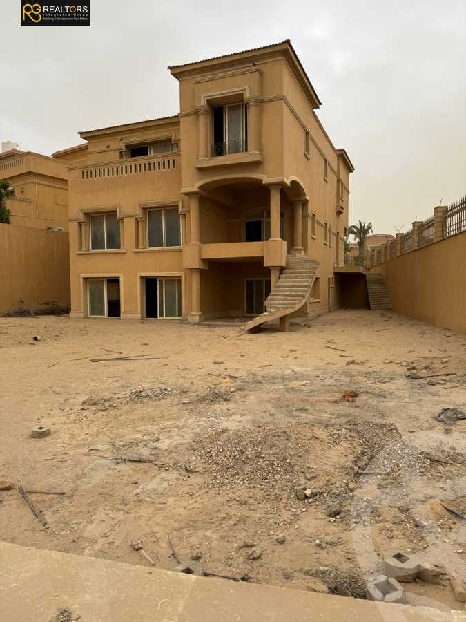 https://aqarmap.com.eg/en/listing/6592653-for-sale-cairo-el-sheikh-zayed-city-compounds-royal-meadows