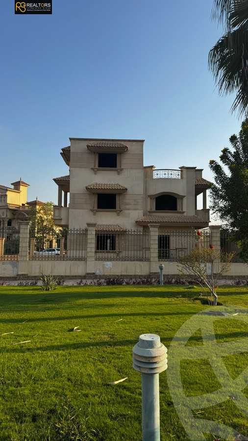 https://aqarmap.com.eg/en/listing/6593490-for-sale-cairo-el-sheikh-zayed-city-compounds-royal-city