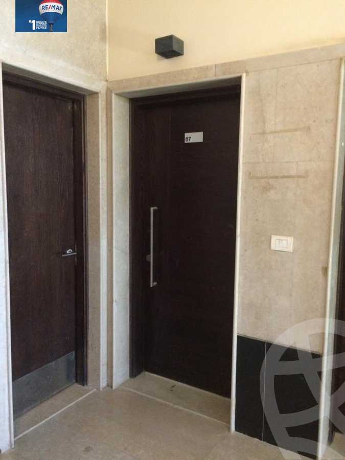 https://aqarmap.com.eg/ar/listing/3774250-for-sale-cairo-el-sheikh-zayed-city-compounds-kmbwnd-wyst-twn-swdyk