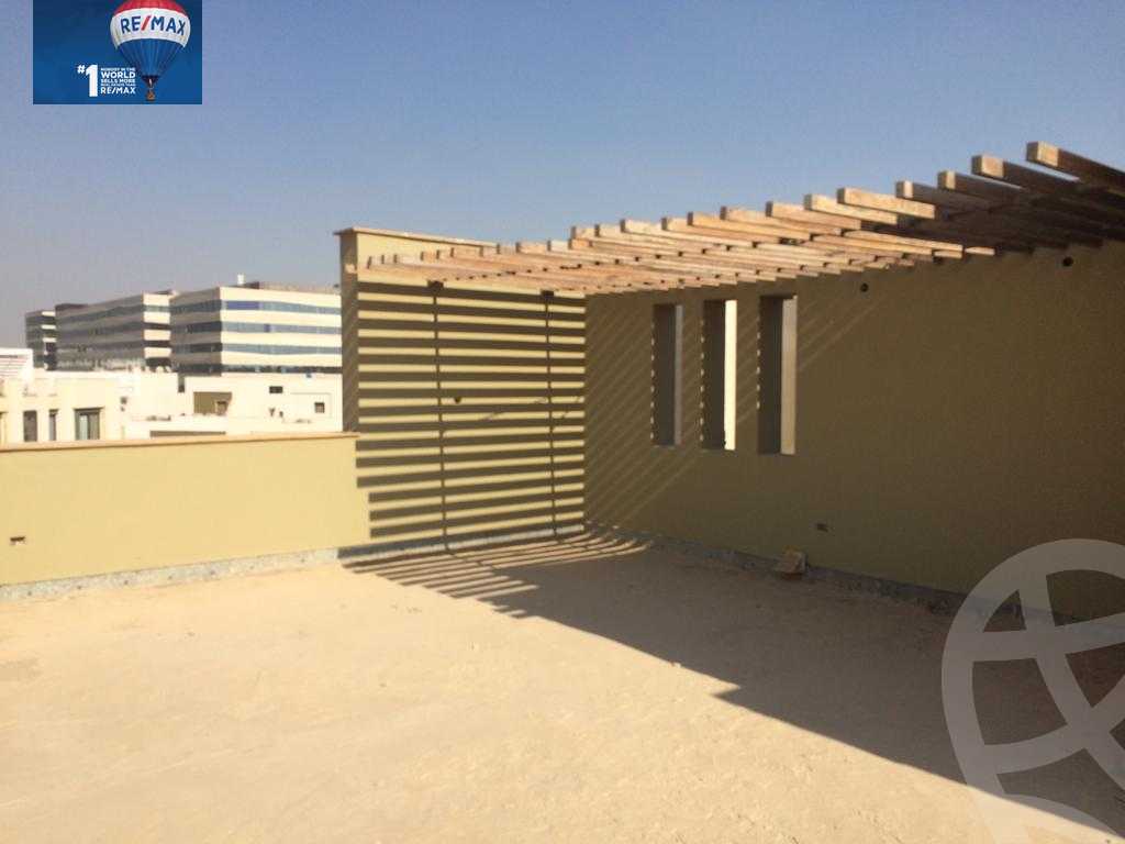 https://aqarmap.com.eg/ar/listing/3774250-for-sale-cairo-el-sheikh-zayed-city-compounds-kmbwnd-wyst-twn-swdyk