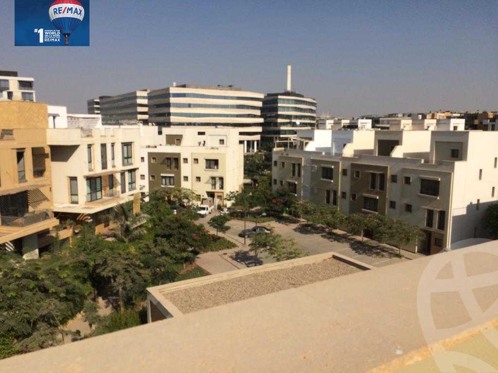 https://aqarmap.com.eg/ar/listing/3774250-for-sale-cairo-el-sheikh-zayed-city-compounds-kmbwnd-wyst-twn-swdyk