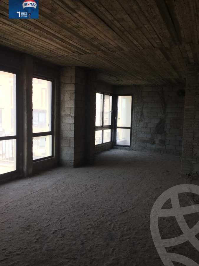 https://aqarmap.com.eg/ar/listing/3774250-for-sale-cairo-el-sheikh-zayed-city-compounds-kmbwnd-wyst-twn-swdyk
