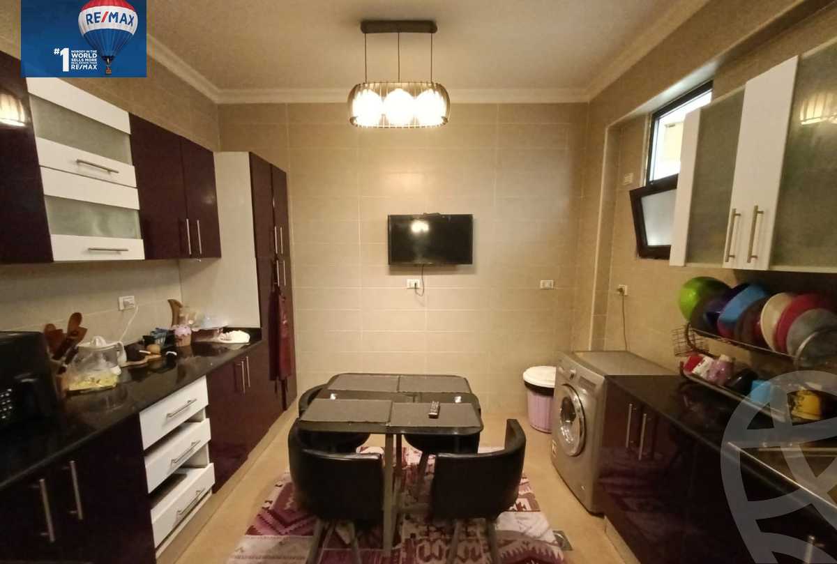 https://aqarmap.com.eg/ar/listing/3774488-for-sale-cairo-el-sheikh-zayed-city-compounds-kmbwnd-wyst-twn-swdyk