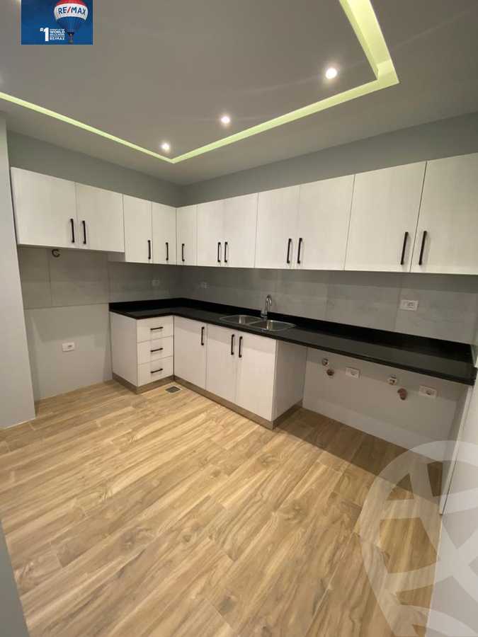 https://aqarmap.com.eg/ar/listing/3793433-for-sale-cairo-el-sheikh-zayed-city-compounds-kmbwnd-wyst-twn-swdyk