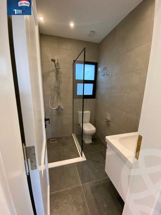 https://aqarmap.com.eg/ar/listing/3793433-for-sale-cairo-el-sheikh-zayed-city-compounds-kmbwnd-wyst-twn-swdyk