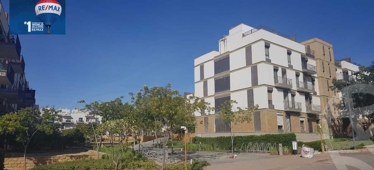 https://aqarmap.com.eg/ar/listing/3793433-for-sale-cairo-el-sheikh-zayed-city-compounds-kmbwnd-wyst-twn-swdyk