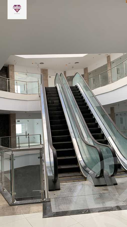 https://aqarmap.com.eg/ar/listing/4263888-for-sale-new-cairo-life-gate-mall-ic