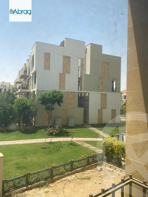 https://aqarmap.com.eg/ar/listing/3626780-for-sale-cairo-el-sheikh-zayed-city-compounds-kmbwnd-wyst-twn-swdyk