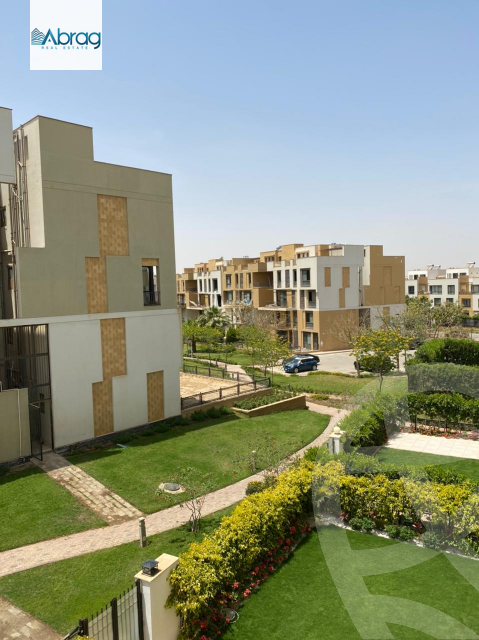 https://aqarmap.com.eg/ar/listing/3626780-for-sale-cairo-el-sheikh-zayed-city-compounds-kmbwnd-wyst-twn-swdyk