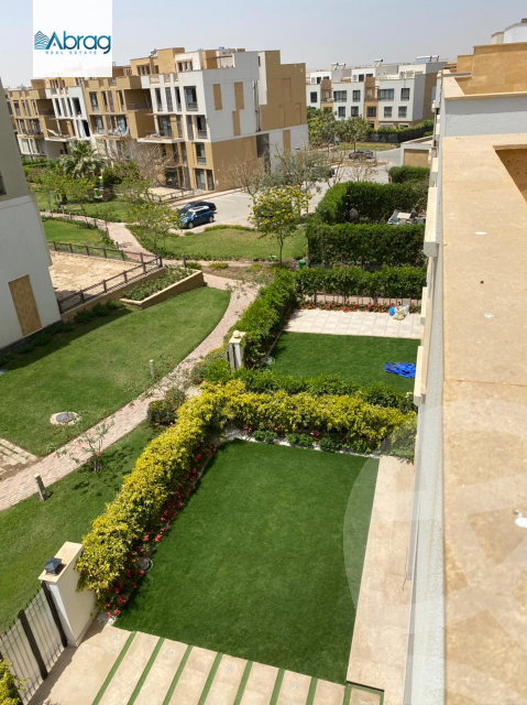 https://aqarmap.com.eg/ar/listing/3626780-for-sale-cairo-el-sheikh-zayed-city-compounds-kmbwnd-wyst-twn-swdyk