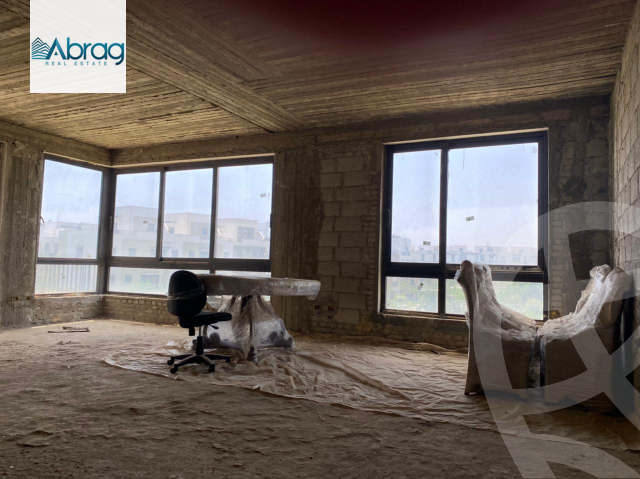 https://aqarmap.com.eg/ar/listing/3626780-for-sale-cairo-el-sheikh-zayed-city-compounds-kmbwnd-wyst-twn-swdyk