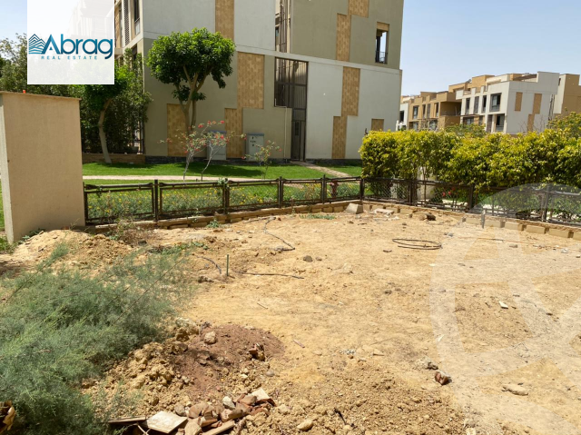 https://aqarmap.com.eg/ar/listing/3626780-for-sale-cairo-el-sheikh-zayed-city-compounds-kmbwnd-wyst-twn-swdyk