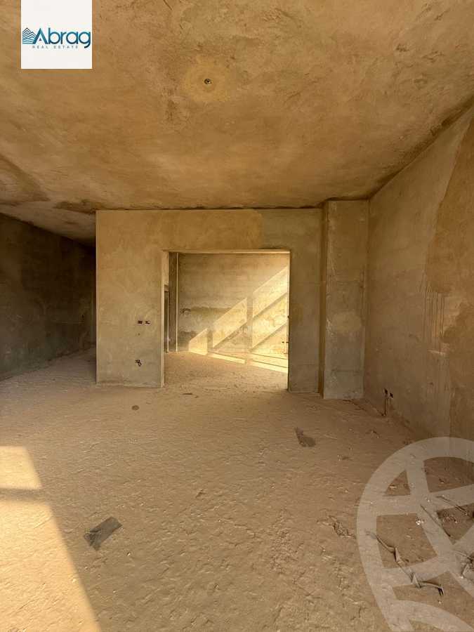 https://aqarmap.com.eg/ar/listing/6259845-for-sale-cairo-el-sheikh-zayed-city-compounds-kmbwnd-ljry-swdyk