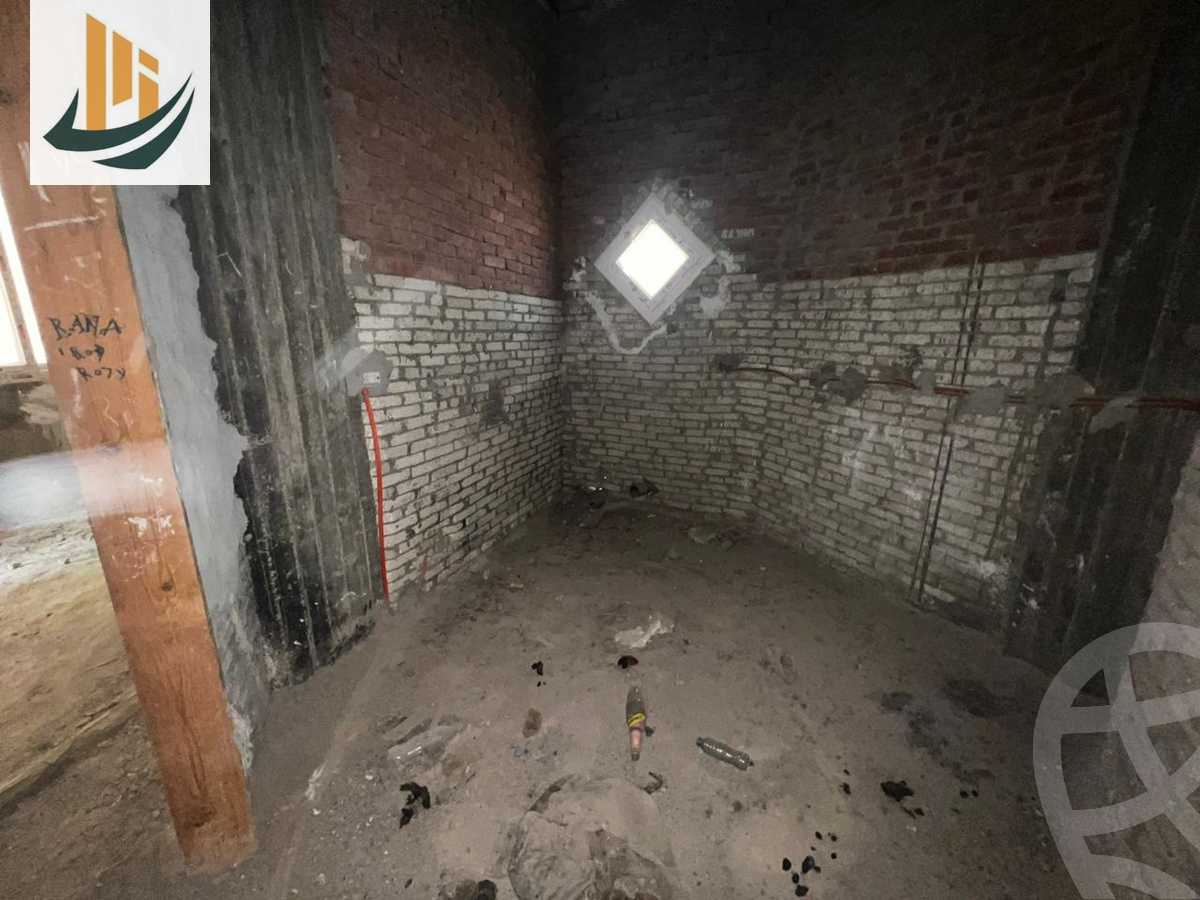 https://aqarmap.com.eg/ar/listing/5782584-for-sale-cairo-new-cairo-compounds-royal-lagoon
