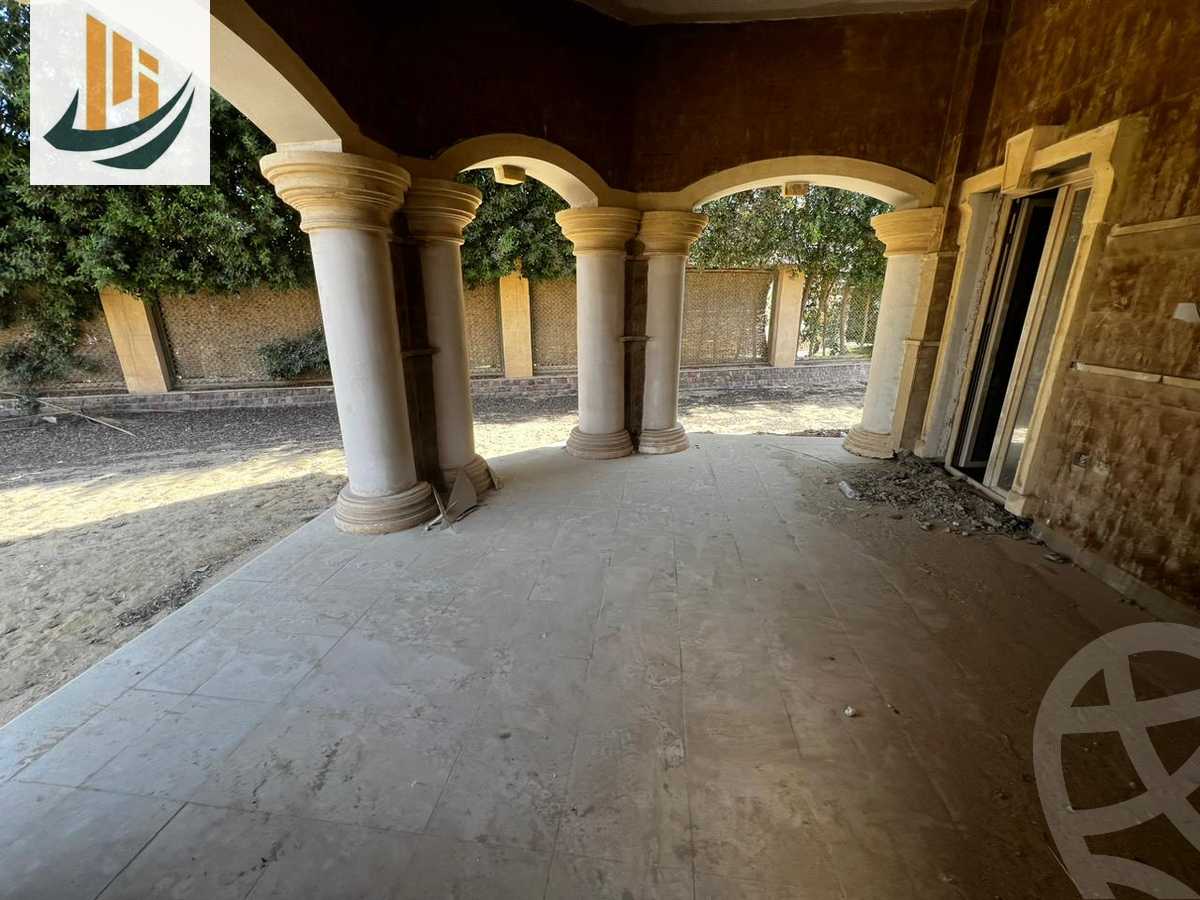 https://aqarmap.com.eg/ar/listing/5782584-for-sale-cairo-new-cairo-compounds-royal-lagoon