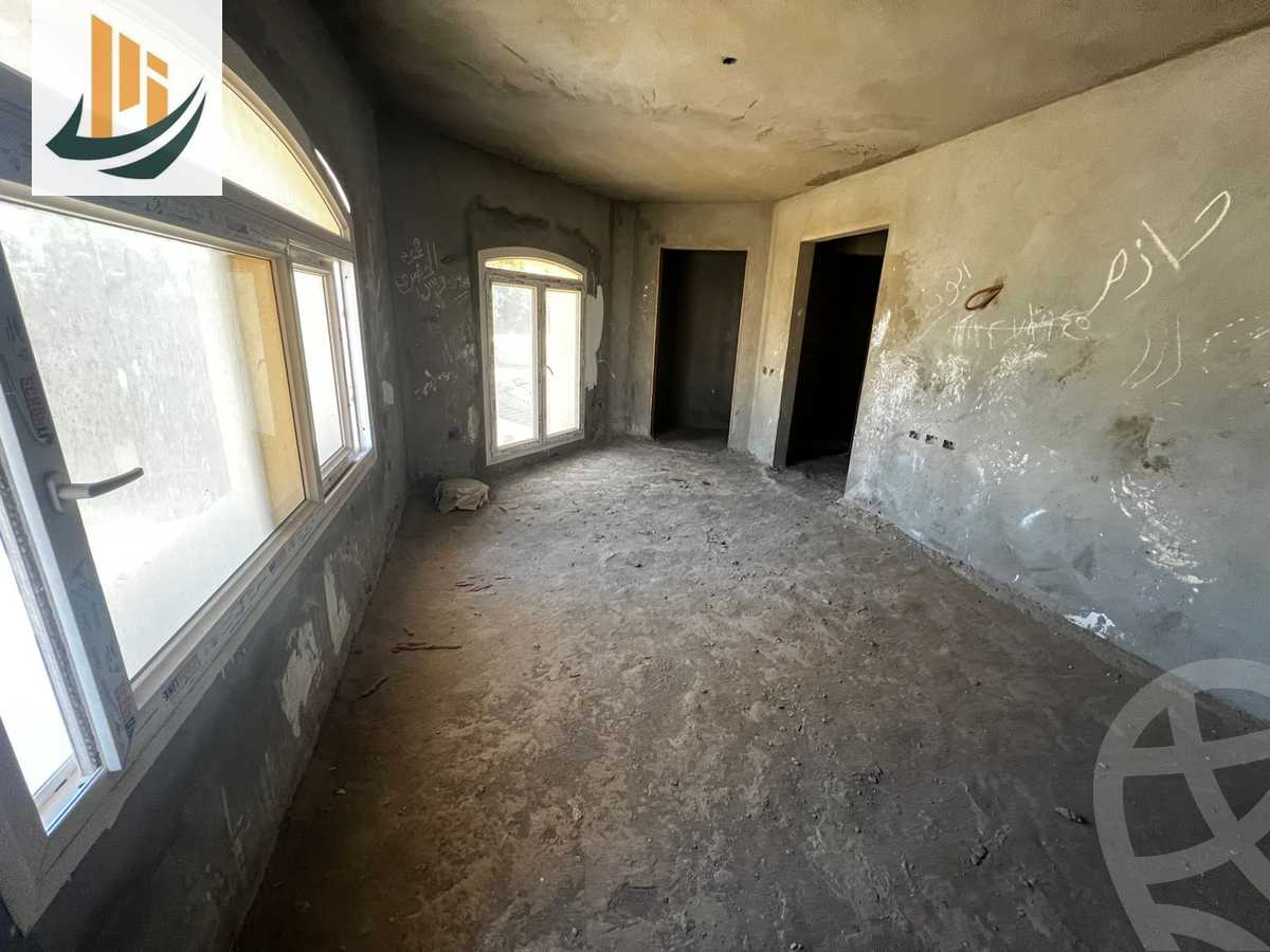https://aqarmap.com.eg/ar/listing/5782584-for-sale-cairo-new-cairo-compounds-royal-lagoon