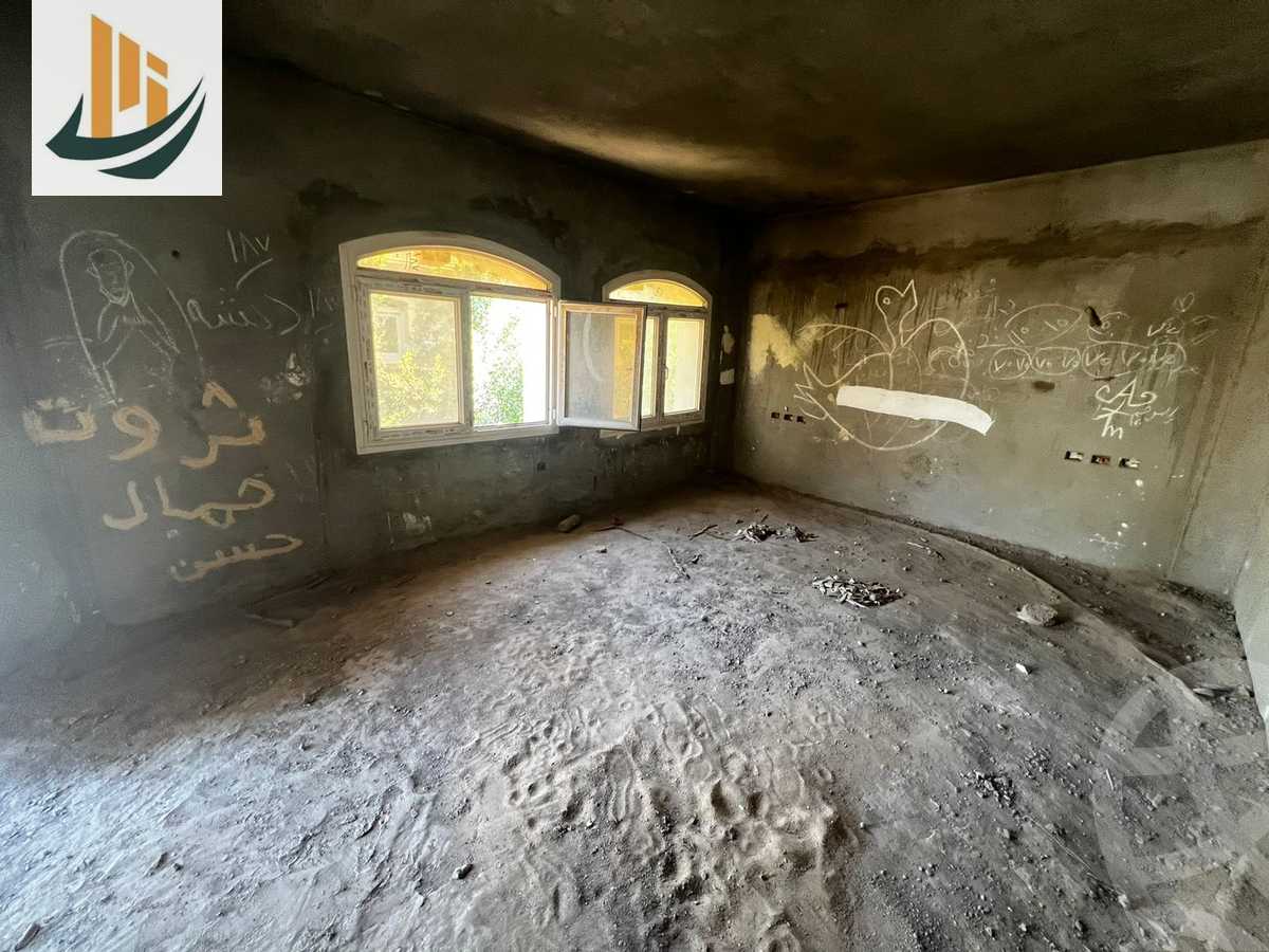 https://aqarmap.com.eg/ar/listing/5782584-for-sale-cairo-new-cairo-compounds-royal-lagoon