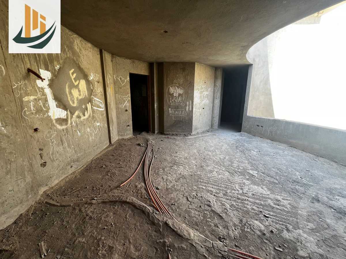 https://aqarmap.com.eg/ar/listing/5782584-for-sale-cairo-new-cairo-compounds-royal-lagoon