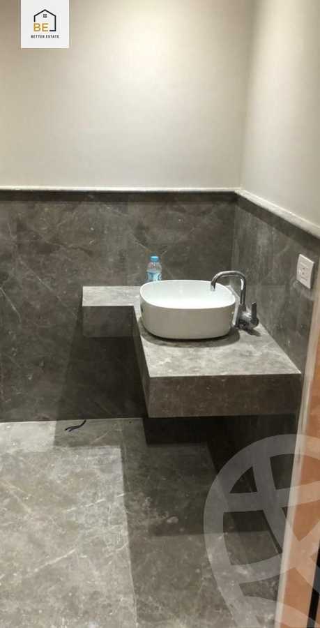 https://aqarmap.com.eg/ar/listing/5924228-for-sale-cairo-new-cairo-compounds-mountain-view-hyde-park