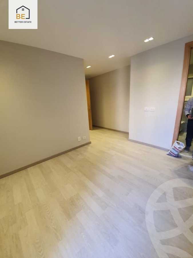 https://aqarmap.com.eg/ar/listing/5924228-for-sale-cairo-new-cairo-compounds-mountain-view-hyde-park