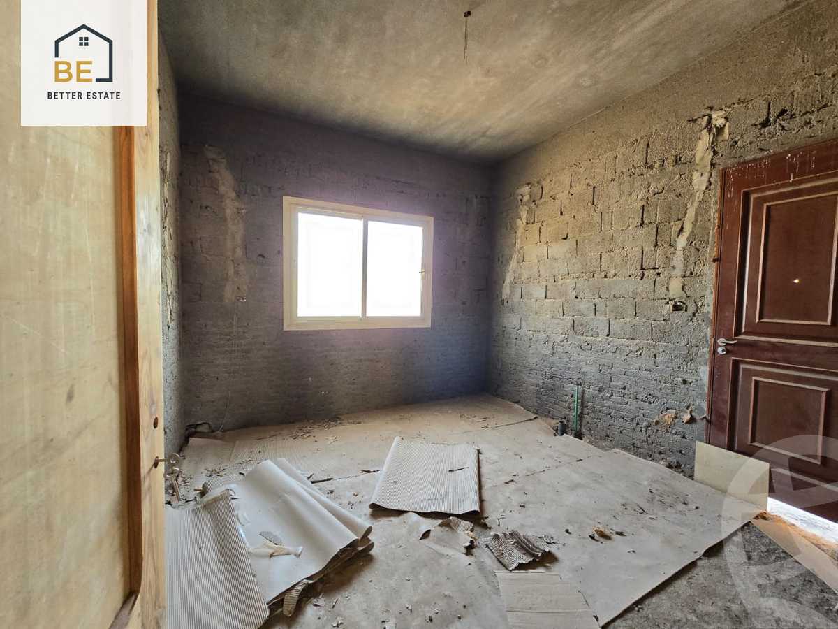 https://aqarmap.com.eg/en/listing/6017545-for-sale-cairo-el-sheikh-zayed-city-compounds-royal-meadows