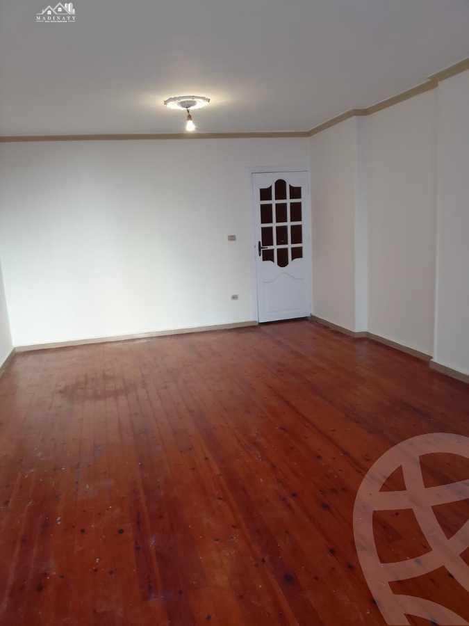 https://aqarmap.com.eg/ar/listing/3819790-for-rent-alexandria-ganaklis-el-fath-st