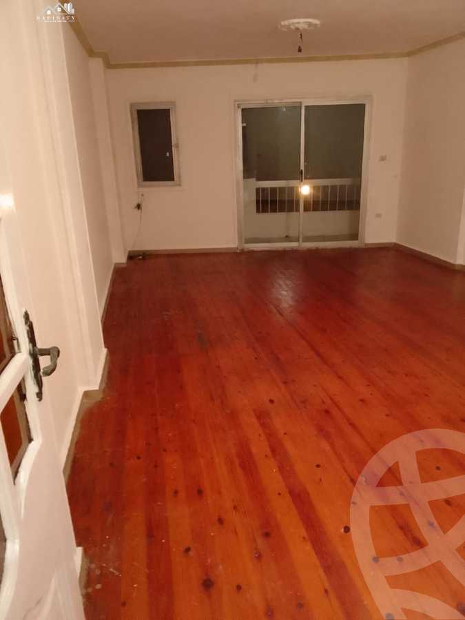 https://aqarmap.com.eg/ar/listing/3819790-for-rent-alexandria-ganaklis-el-fath-st