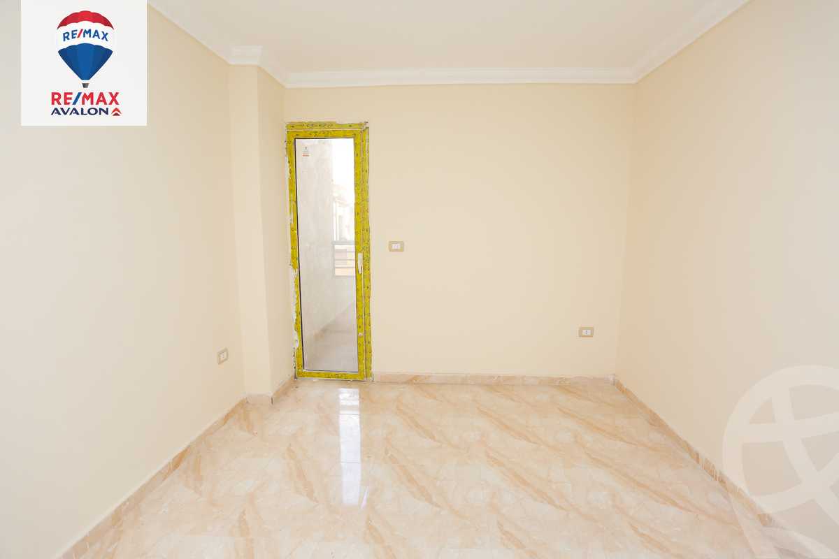 https://aqarmap.com.eg/ar/listing/3836767-for-sale-alexandria-moharram-bey-tryq-qn-lswys