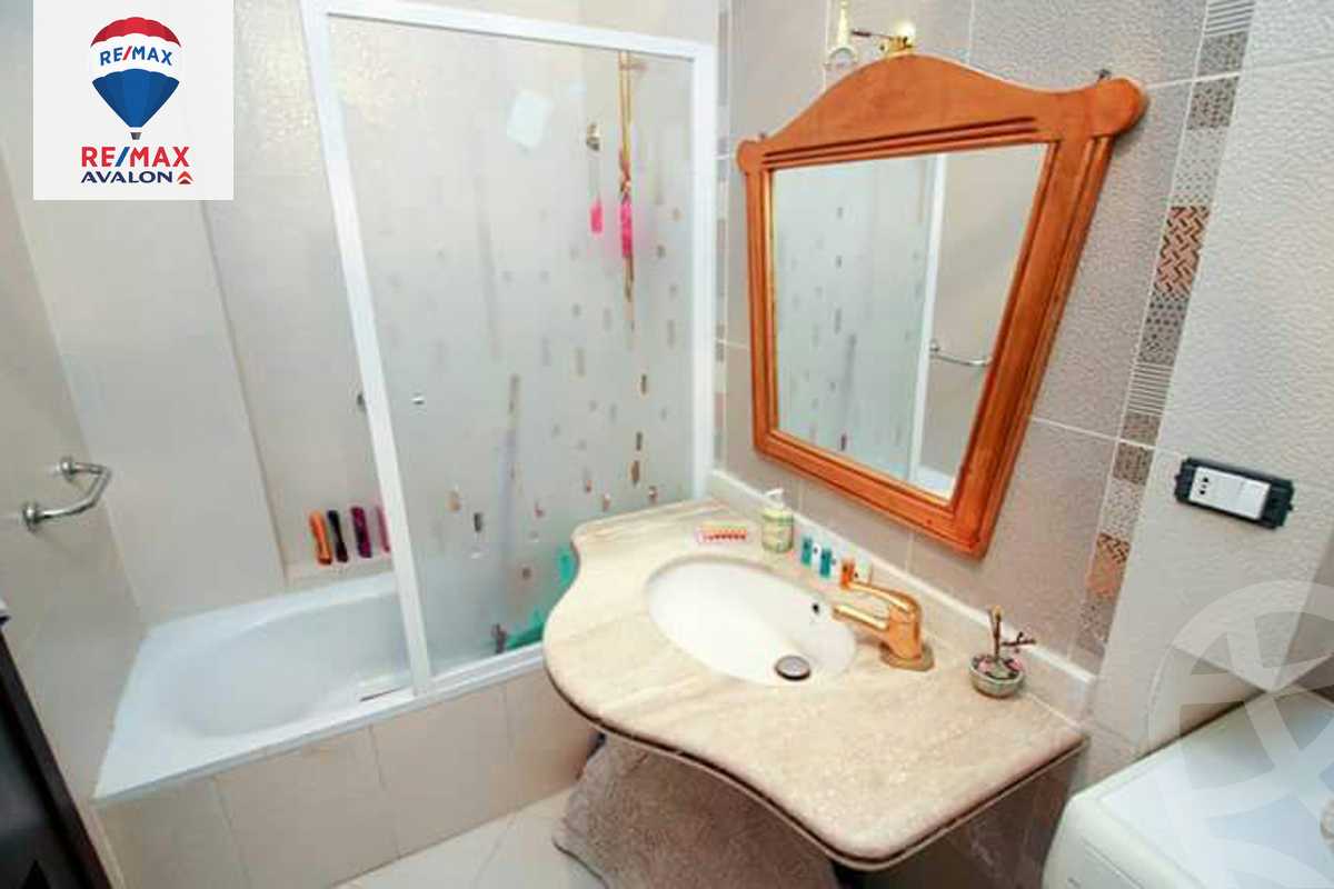 https://aqarmap.com.eg/en/listing/5302427-for-sale-alexandria-kafr-abdo-sant-square-st