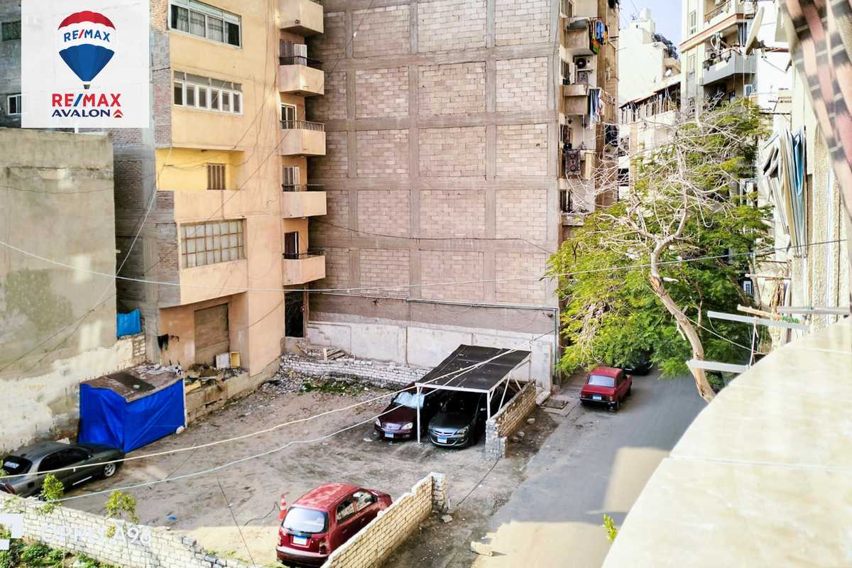 https://aqarmap.com.eg/en/listing/5485556-for-sale-alexandria-kafr-abdo-hussein-basha-st