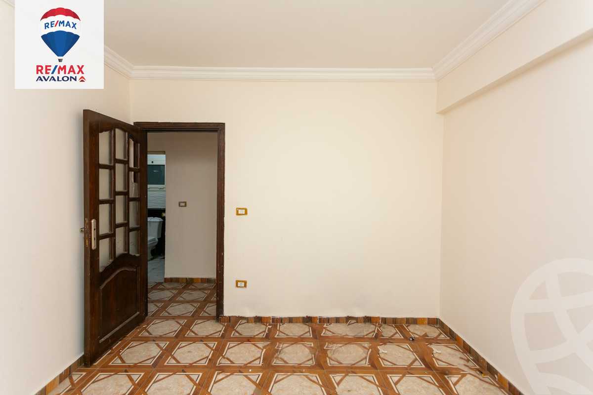 https://aqarmap.com.eg/en/listing/5774638-for-sale-alexandria-el-mandara-alex-el-mandara-bahri-sidi-kamal-st
