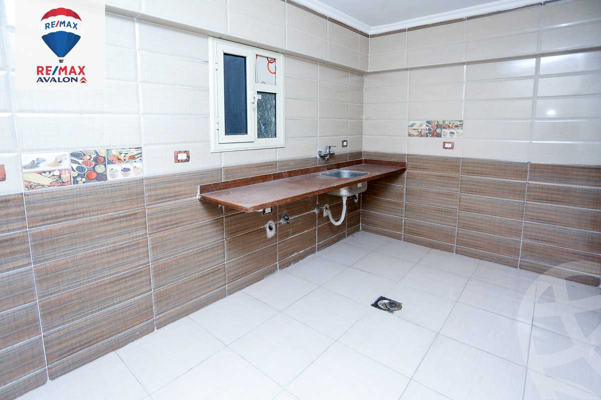 https://aqarmap.com.eg/en/listing/5857491-for-rent-alexandria-glim-mostafa-maher-st