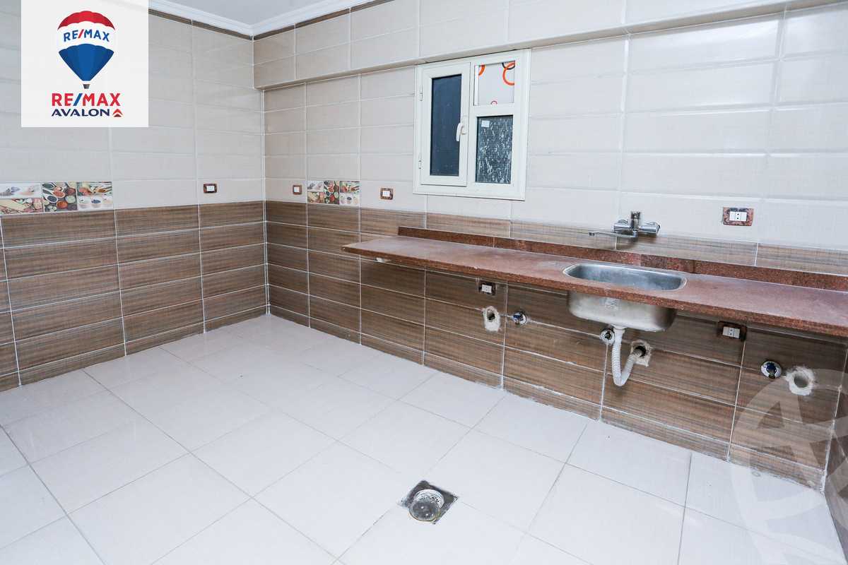 https://aqarmap.com.eg/en/listing/5857491-for-rent-alexandria-glim-mostafa-maher-st